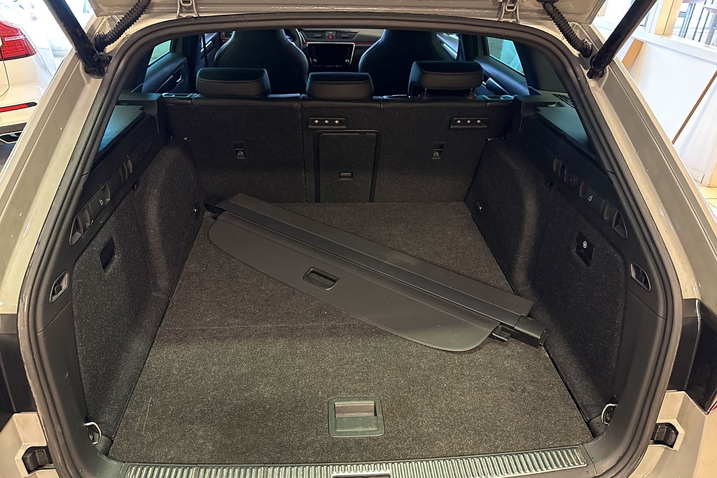 Skoda Superb Kombi 2.0 TDI 4x4 Business Sportline Drag Värmare Kamer miniatyr 21
