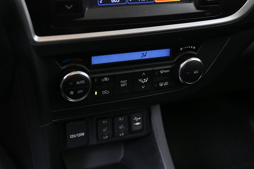 Toyota Auris 1,6 132hk Multidrive S Automat 5D Kamera Panorama 2014