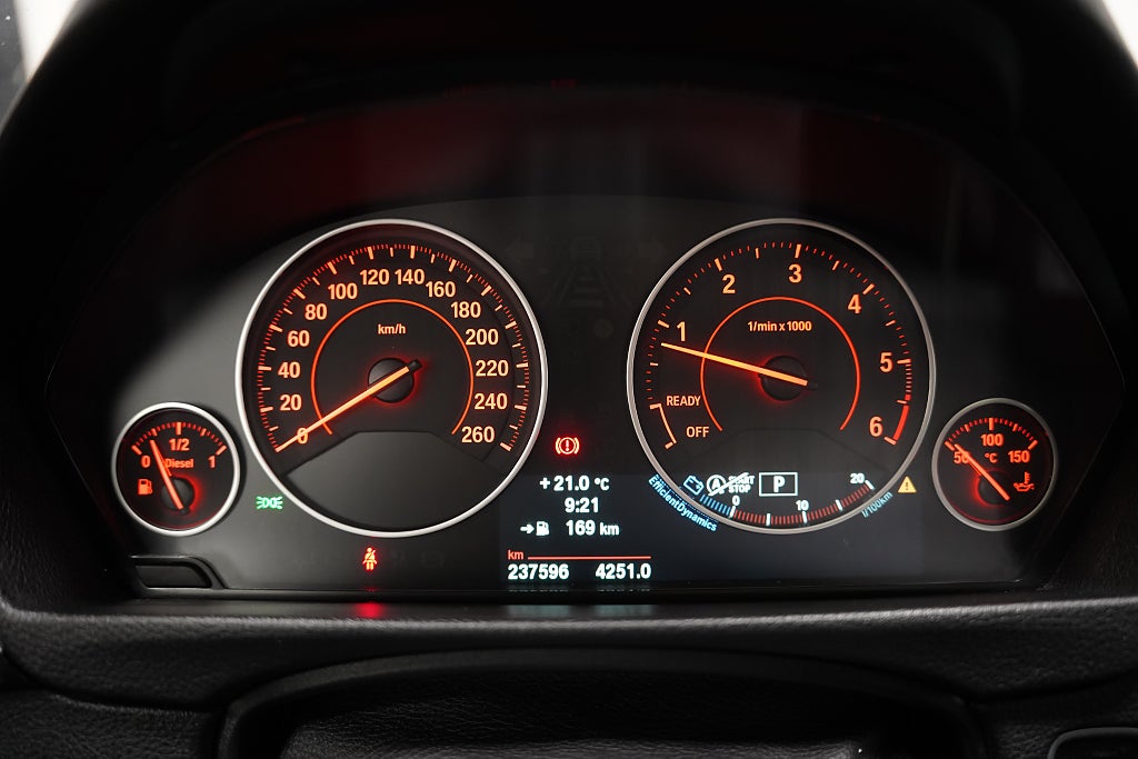 BMW 320D xDrive Touring 184hk Sport HIFI Panorama Farthållare