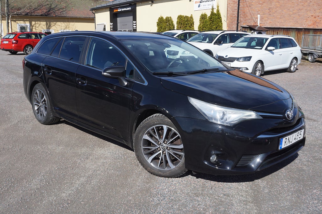 Toyota Avensis Kombi 2.0 D-4D Active Plus B-kamera