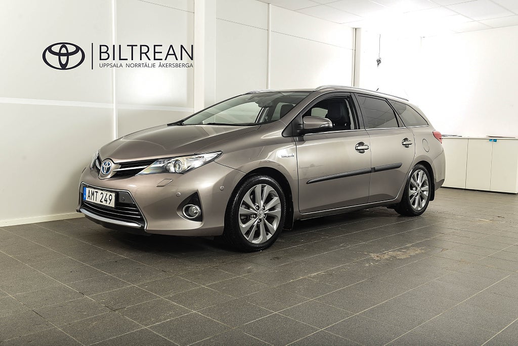 Toyota Auris 1,8 Elhybrid Kombi Executive Skyview V-hjul M&K