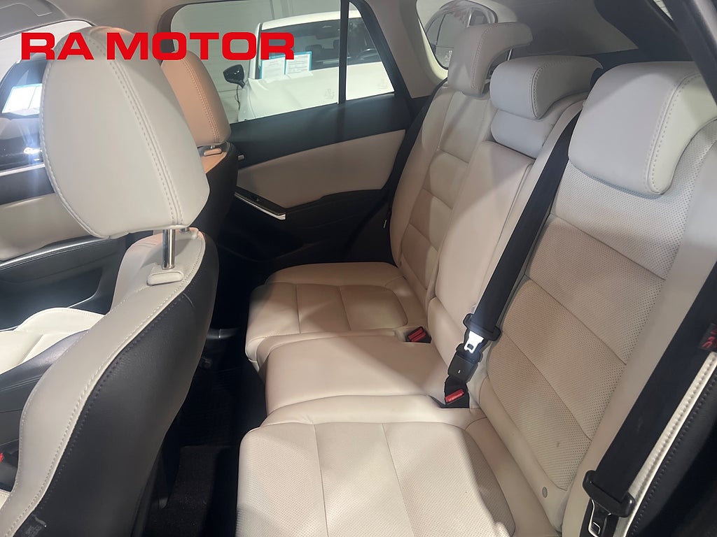 Mazda CX-5 2.5 AWD 192hk Optimum Skinn Navi Drag Kamera Låga mil! 2015