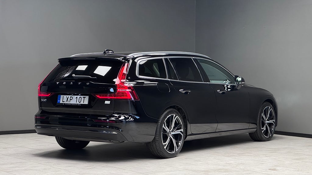Volvo V60 2023 - miniatyr 2
