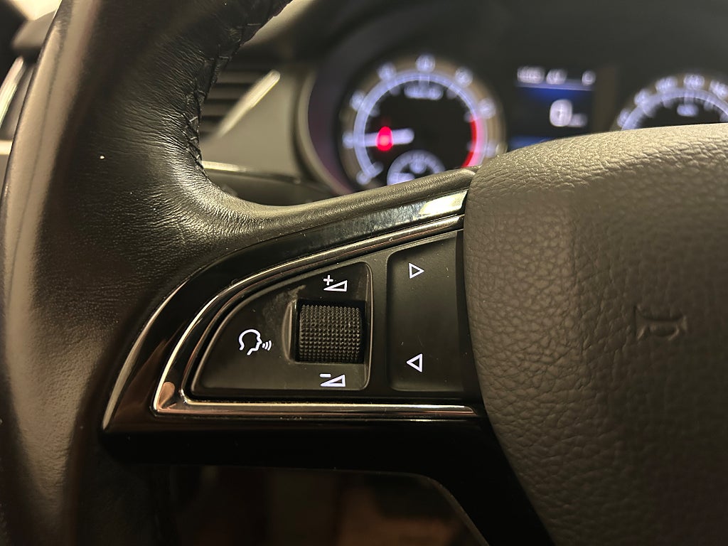 Skoda Octavia Kombi 1.5 TSI Premium Drag P-Värm Navi B-Kam 2019