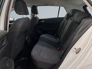 Volkswagen Golf 1.5 eTSI ACT OPF S&V/Psens/Navi/Drag/Pvärm/Rattvärm/BT – bild 13