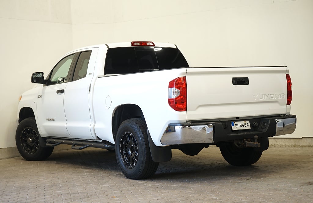 Toyota Tundra 5.7 V8 SR5 Automat B-kamera Långa flaket 386hk