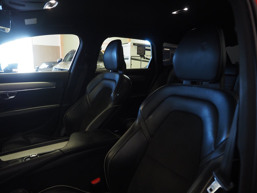 Volvo V90 D4 190hk Geartronic R-Design | Drag | D-värm | Navi | 2018