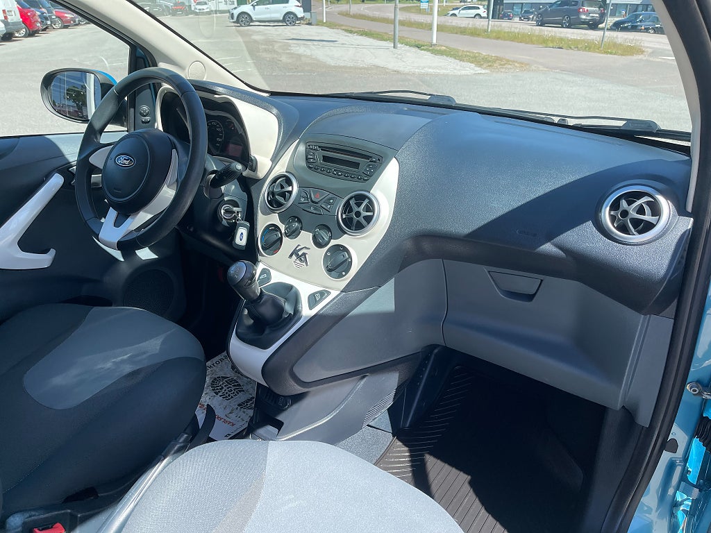 Ford Ka 1.2 Titanium 69 hk ENDAST 8692 mil