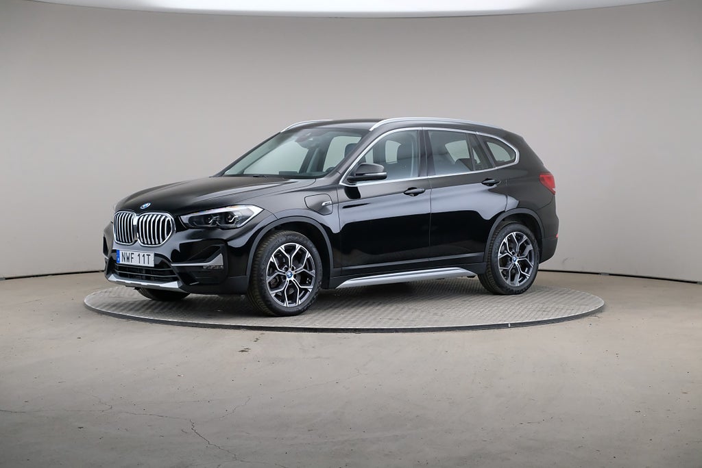 BMW X1 BMW X1 Xdrive 25e 220hk X Line Connected Edition Navi Bely