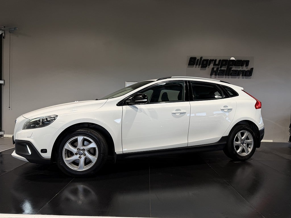 Volvo V40 Cross Country D2 Momentum Pdc Farthållare Xenon Värmare Kamrem bytt 