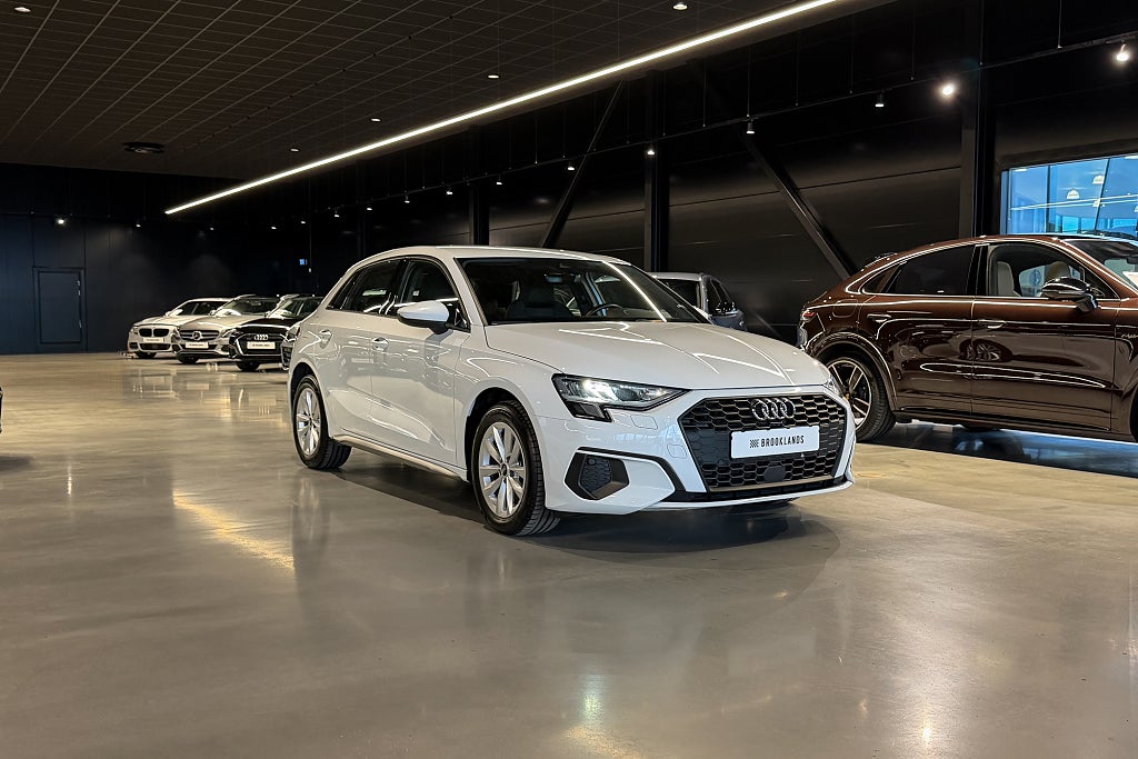 Audi A3 Sportback 35 TFSI / Proline / LED-strålkastare