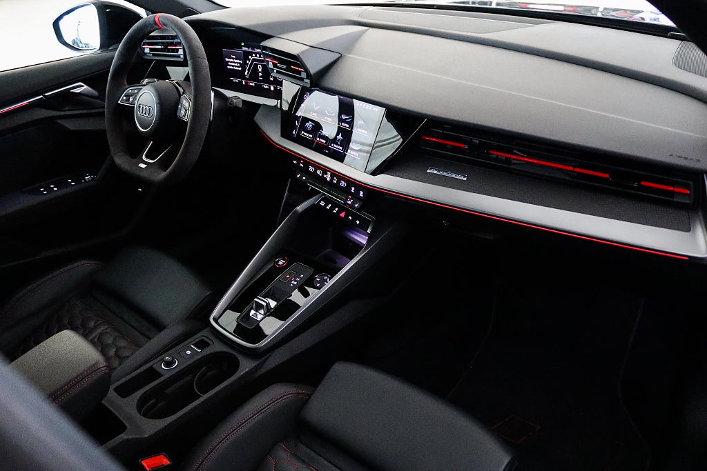 Audi RS3 Sedan RS-design Pano RS-avgas 360° Matrix B&O