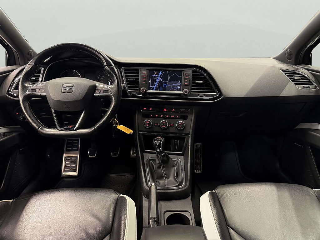 Seat Leon León Cupra 2.0 TSI 290hk Skinn, Vinterhjul, Ledramp, HELGKAMPANJ - miniatyr 10