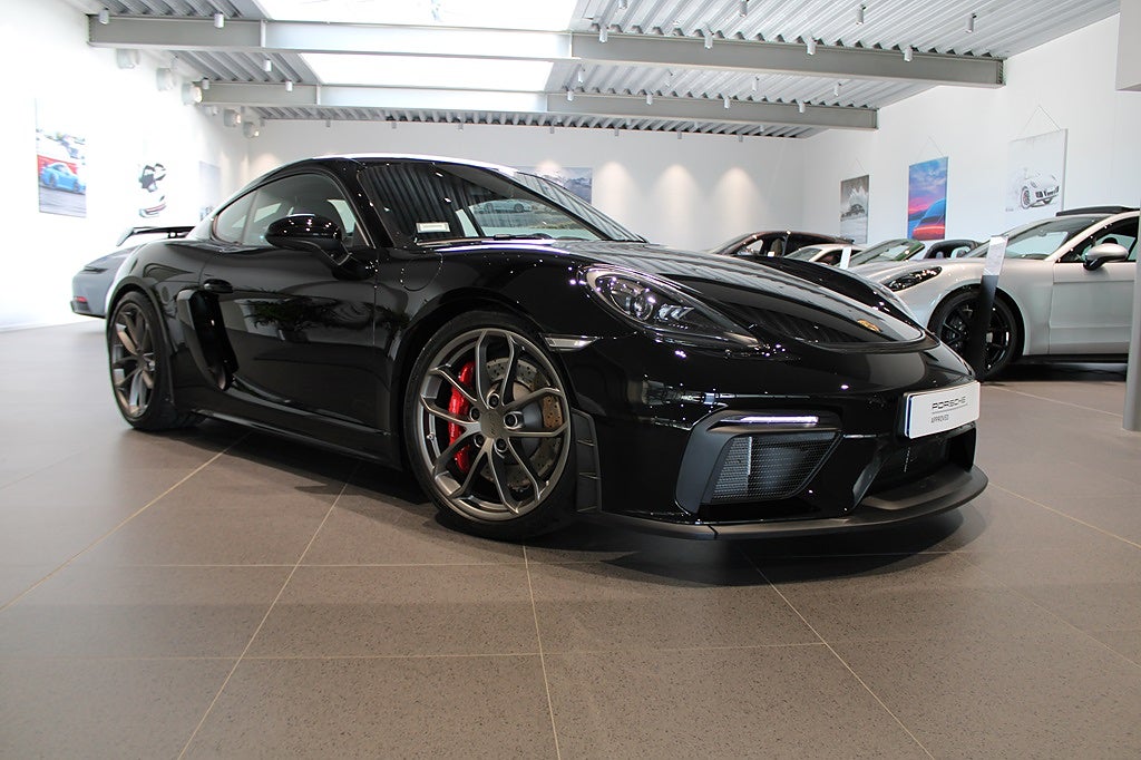 Porsche 718 Cayman GT4