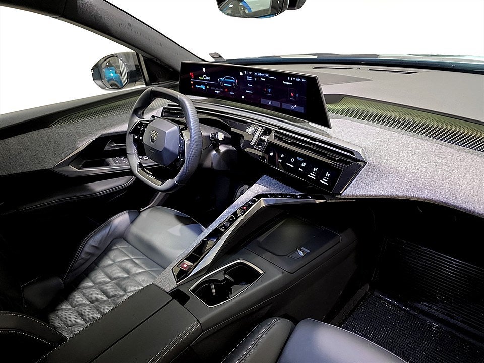 Bild på Peugeot E-3008 GT Ultimate 73kWh 214hk Aut- FOCAL,PANO,360