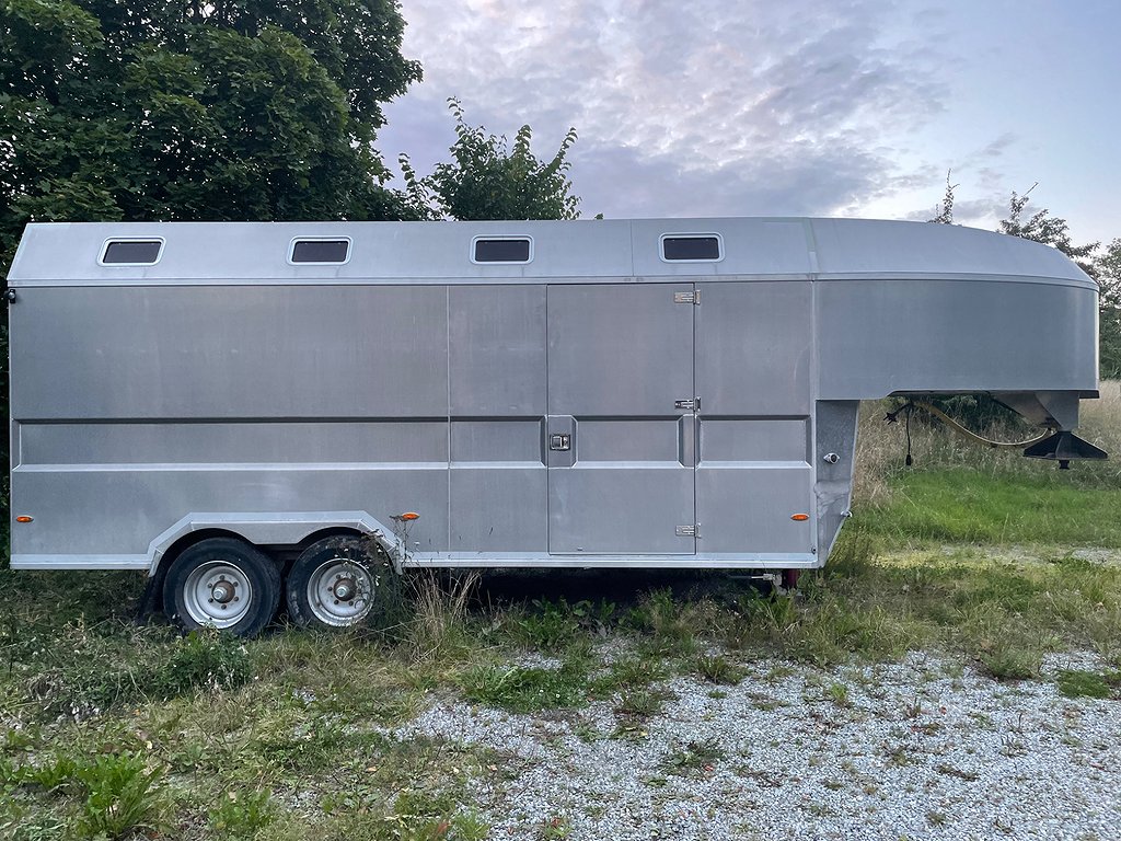 Westbay Gooseneck Trailer EMU810 