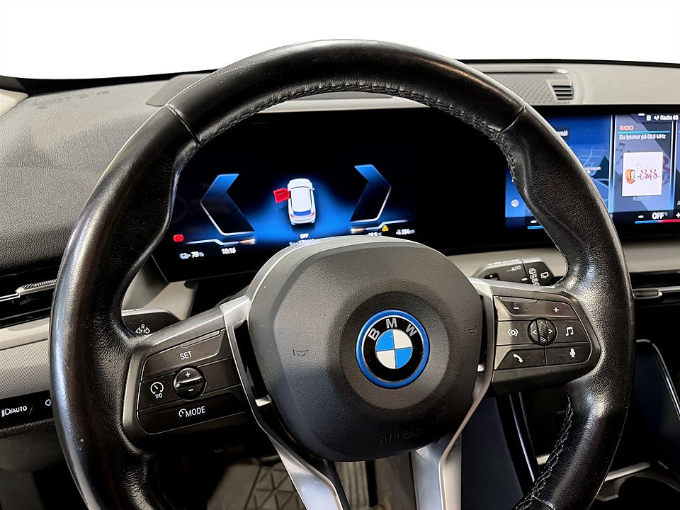 Bild på BMW X1 xDrive30 64.7kWh 306hk Aut B-KAMERA WIDESCREEN DRAG