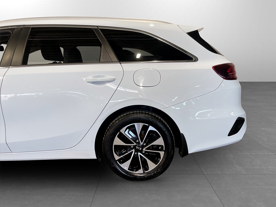 Bild på Kia Ceed SW PHEV 141hk B-KAMERA CARPLAY RATTVÄRME