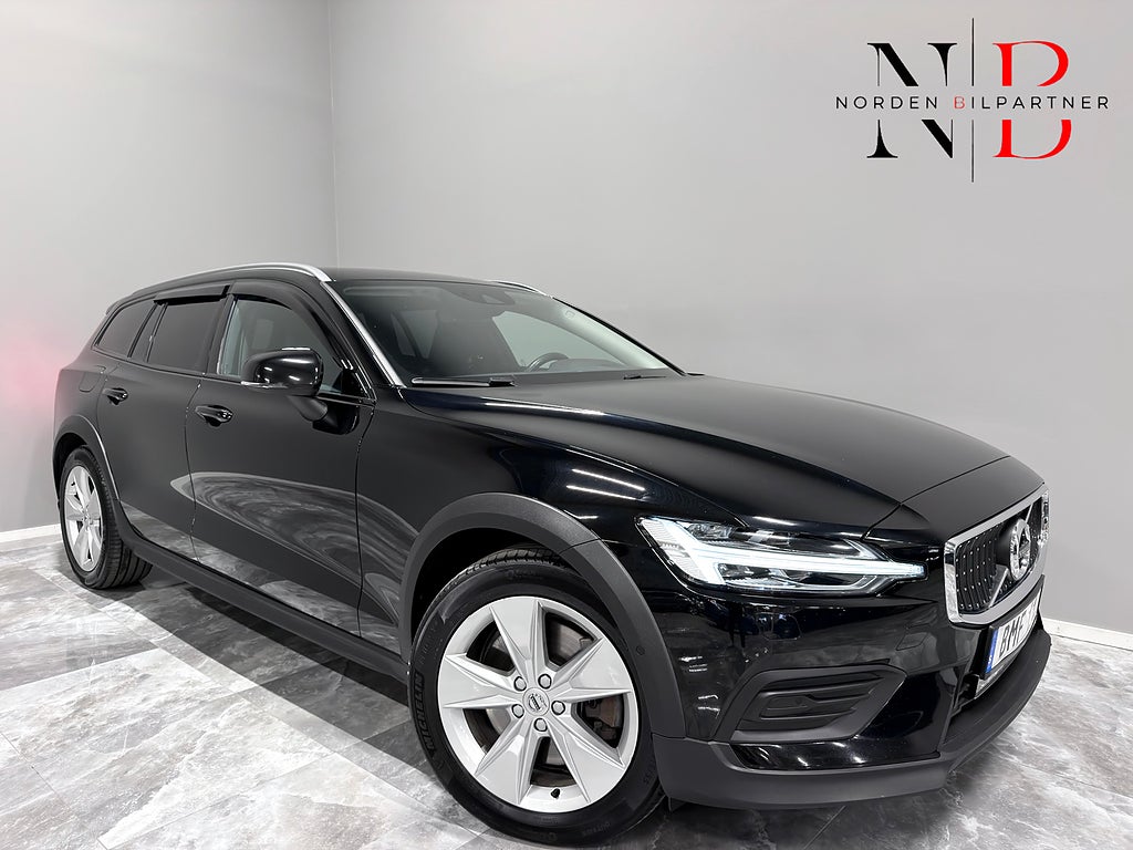 Volvo V60 Cross Country B4 AWD Drag/Värmare/Kamera/VOC/Carplay"Såld"