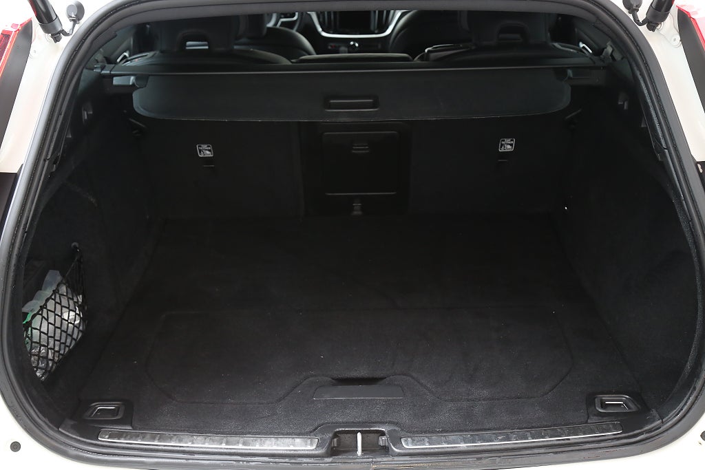 Volvo V60 Recharge T8 392hk R-Design Pro Edition III AWD B&W Pano 2022