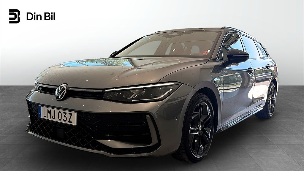 Volkswagen Passat Sportscombi R-LINE 272 hk Drag/Värmare/Panoram