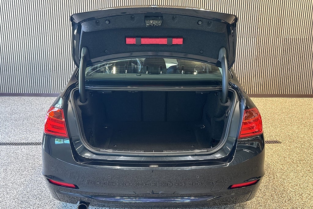 BMW 320D xDrive Sedan Steptronic Sport line