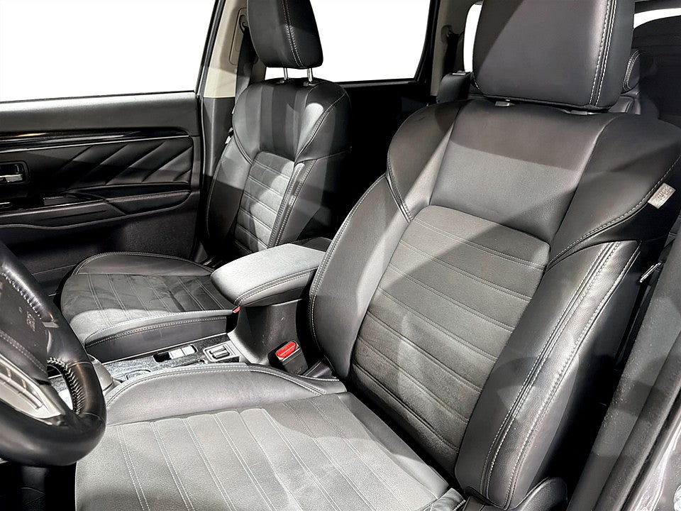 Bild på Mitsubishi Outlander Komfort 2.4 PHEV 224hk Aut 4WD - B-KAMERA, DRAG