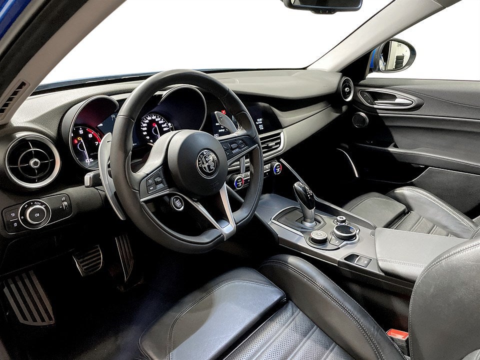 Bild på Alfa Romeo Giulia Veloce 2.0 Turbo 16V Q4 280hk Aut 4WD - ELSTOL,H/K,B-KAMERA