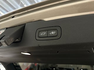 Volvo V60 D3 Aut Inscription Pano VoC Skinn Dvärm Kamera S/V-hjul – bild 18