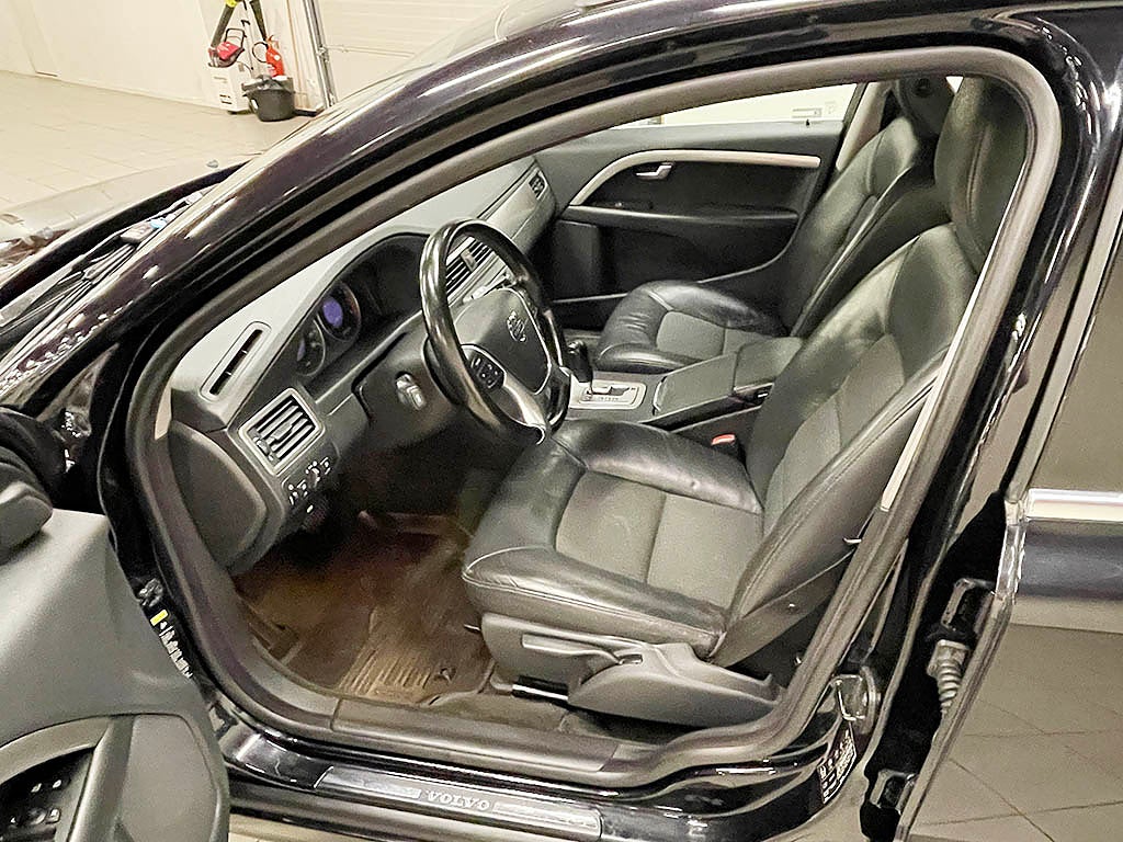 Volvo V70 2,5T 230Hk Momentum Automaat