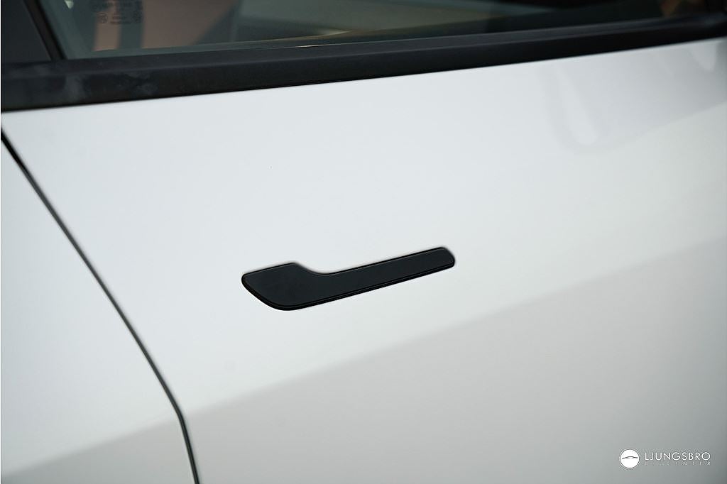 Tesla Model Y Long Range AWD 2024