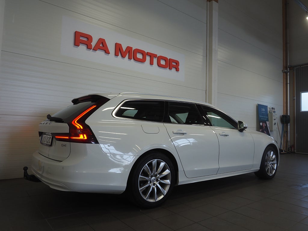 Volvo V90 D4 Geartronic Momentum Advanced Edition Drag Navi VOC 2021