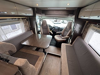 Husbil-halvintegrerad Hobby Optima Premium T 75 HGE 150 HK AUTOMAT! Långbäddar & Taksäng! 16 av 22