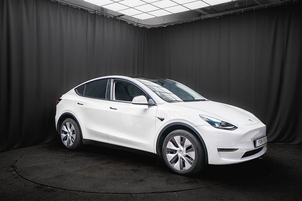 Tesla Model Y Long Range AWD DRAG PANO 92.6%SoH 1-ÄGARE MOMS