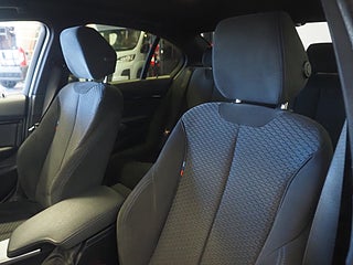 Sedan BMW 330e 16 av 21