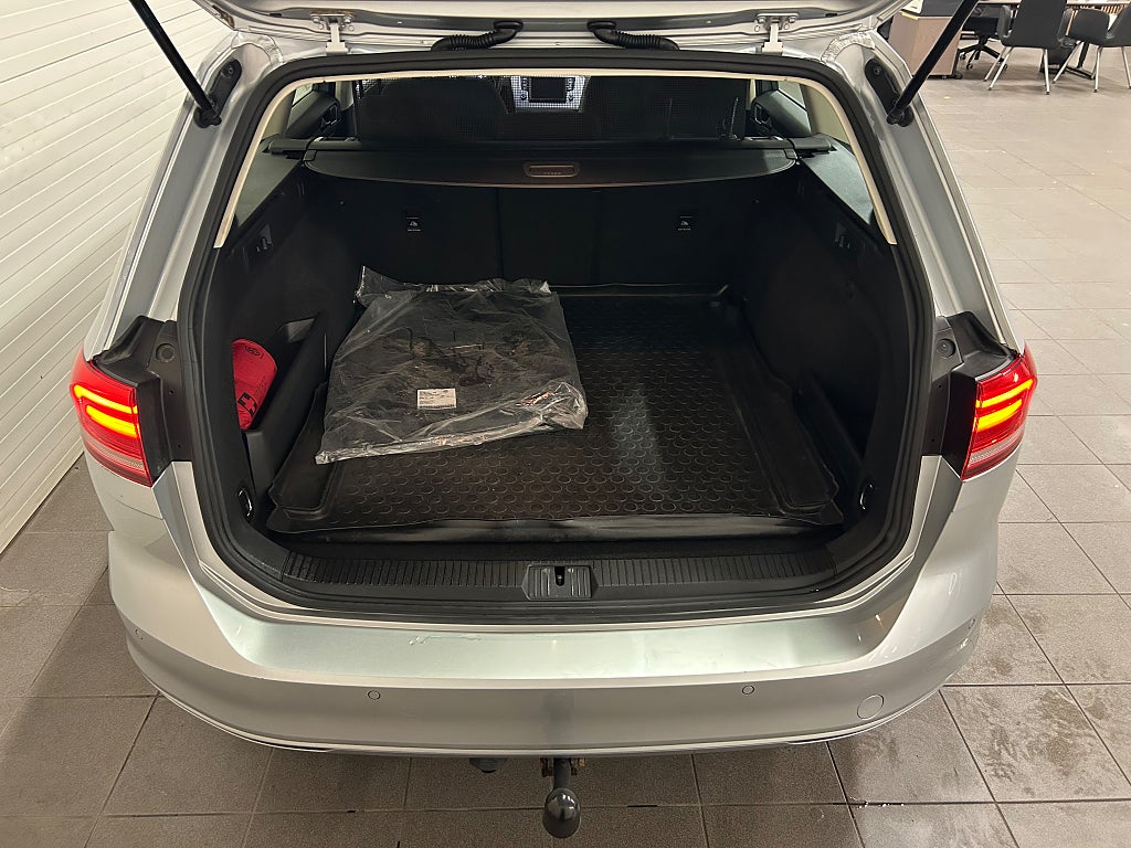 Volkswagen Passat SC 2.0 TDI 4Motion D-Värm Navi Drag P-Sen 2017