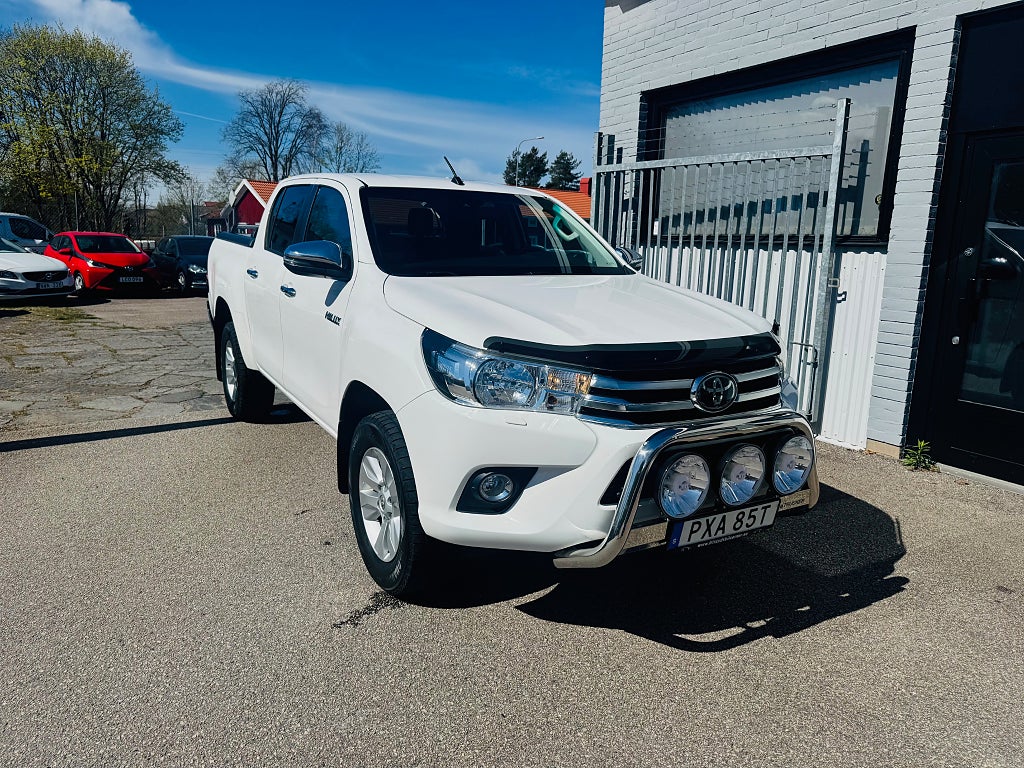 Toyota Hilux Dubbelhytt 2.4 AWD 150HK AUTOMAT / MOUNTAIN TOP / MOMS