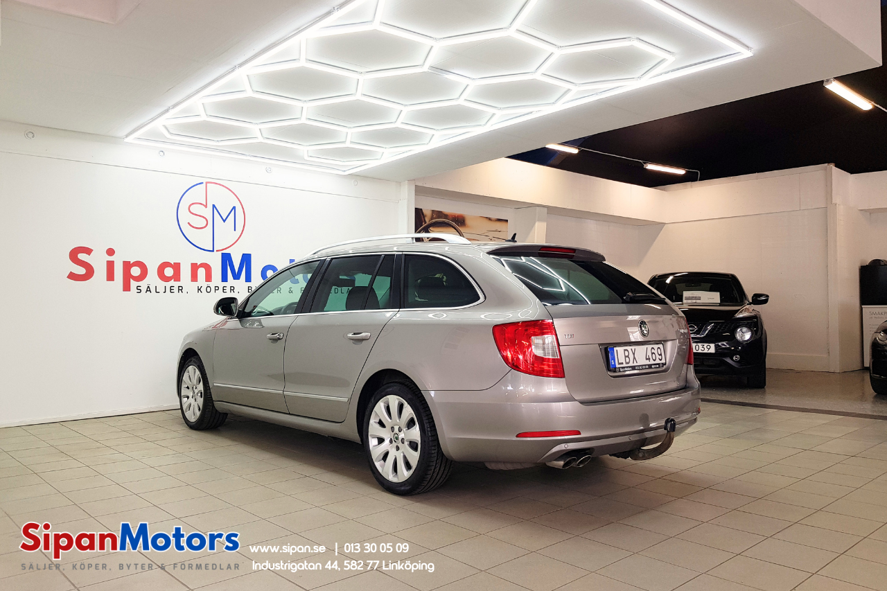 Skoda Superb 2011, bild 5/45