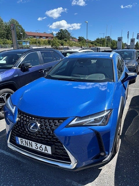 Lexus UX 250h E-Four Premium helskinn taklucka dragkrok V-hjul
