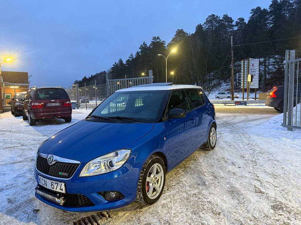 Skoda Fabia RS 1.4 TSI 180hk Automat Endast 11600 mil Välvårdad