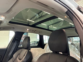 Volvo XC60 B4 AWD Momentum Advanced S&V/Kamera/Pano/Skinn/Pvärm – bild 19
