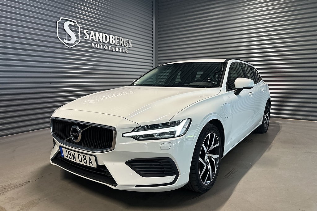 Volvo V60 T8 Twin Engine AWD Momentum Värmare Navi Drag Euro 6