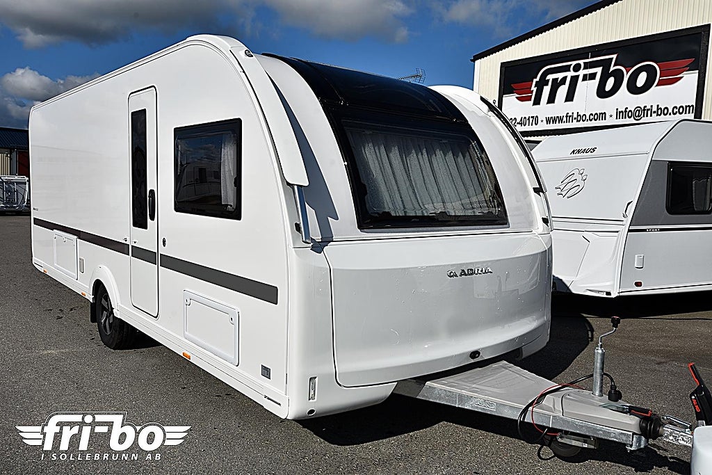 Adria 613 UT Adora, Queenbed