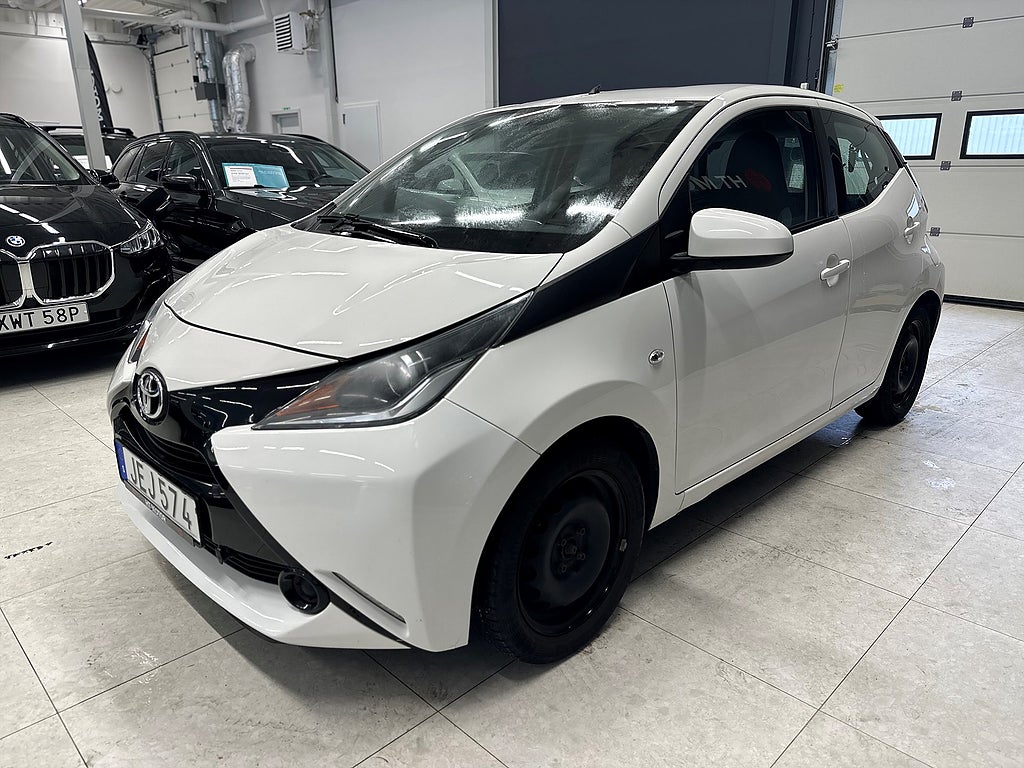 Toyota Aygo 5-dörrar 1.0 VVT-i, 69hk, 2015 X-PLAY Touch motorvärm