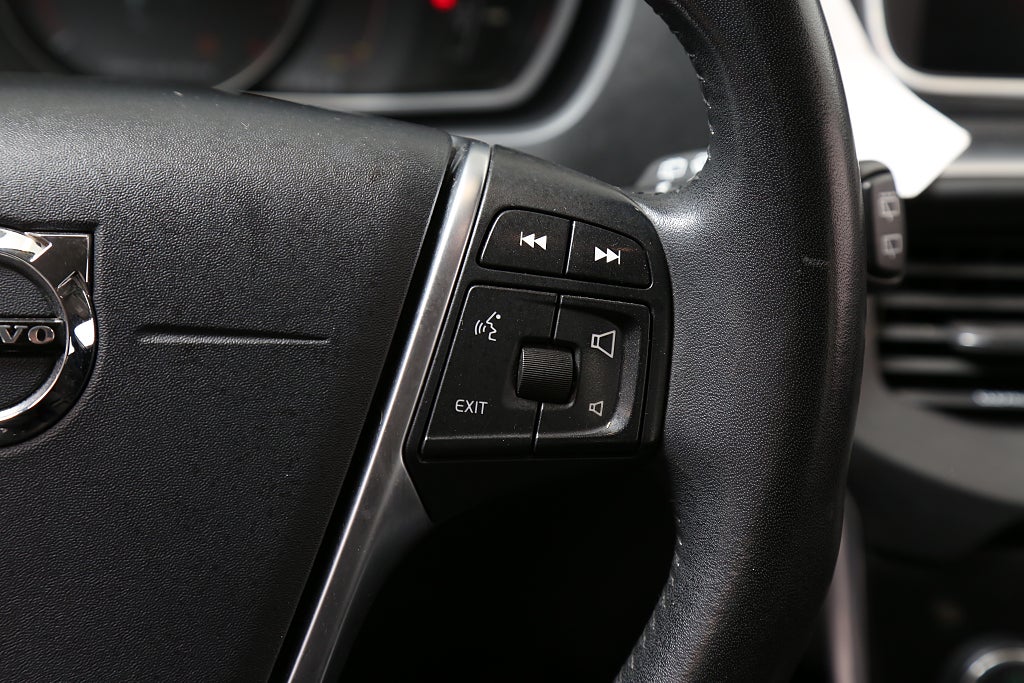 Volvo V40 Cross Country D3 150hk Adv Edition Kamera Värmare Drag