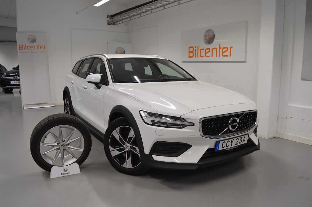 Volvo V60 Cross Country B4 AWD V-Däck ingår Navi-Kamera-Värmare-VoC-CarPlay-Pil