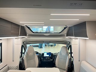 Husbil-halvintegrerad Adria MATRIX SUPREME 670 SL 15 av 32