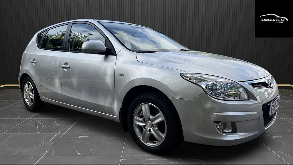 Hyundai i30 2.0 SVENSKSÅLD 143HK NYSERVAD 