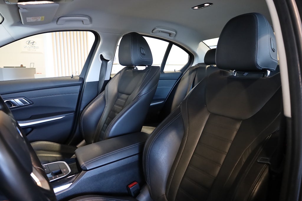 BMW 330e Sedan Steptronic Sport line H&K Navi Läder CarPlay 2020