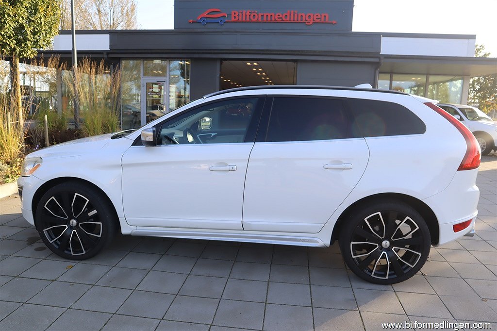 Volvo XC60 D5 AWD Momentum, R-Design, City Safety, Svensksåld, Dragkrok